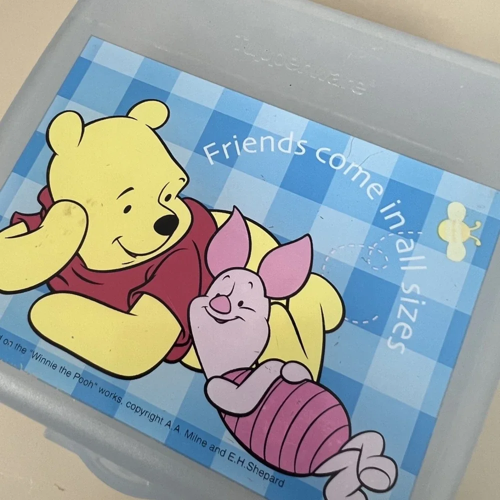 Tupperware Disney Winnie The Pooh Sandwich Keeper Plastic Lunch Collectible